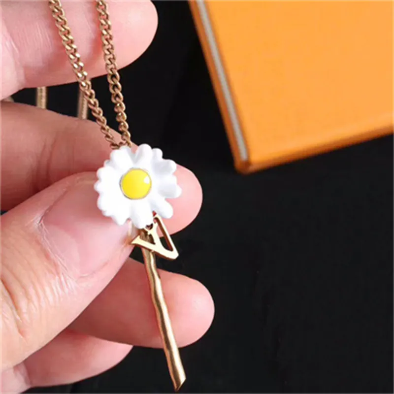 Daisy Letter Simple Fashion Pendant Necklaces With Box Exquisite Charm Fashion Jewelry Outdoor Party Elegant Necklace