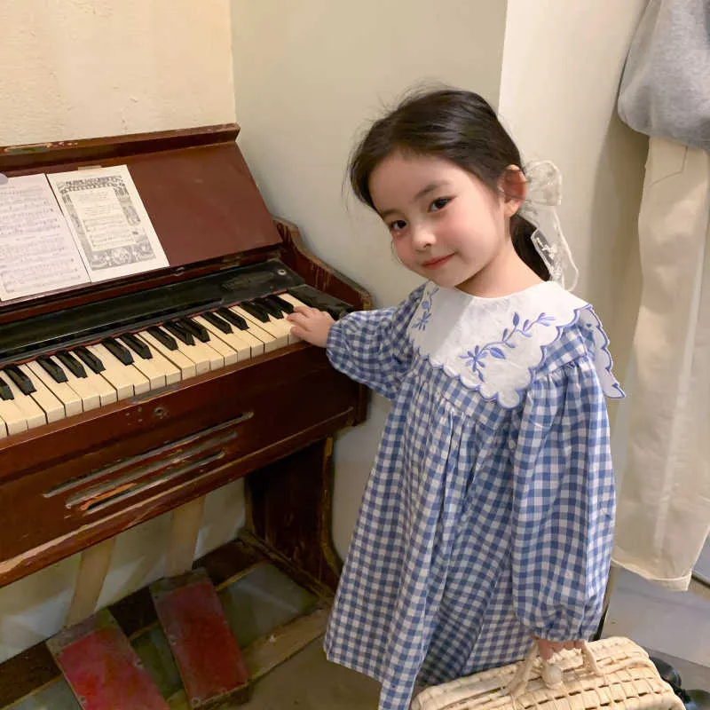 Koreanischer Stil Kleinkind Mädchen süße Stickerei Marine Kragen Baumwolle Plaid Kleid Frühling kleine Prinzessin Langarm Party Kleider 210615