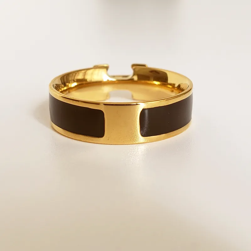 Novo design de designer de alta qualidade Titanium Ring Jóias clássicas e mulheres anéis de casal Rings Modern Style Band