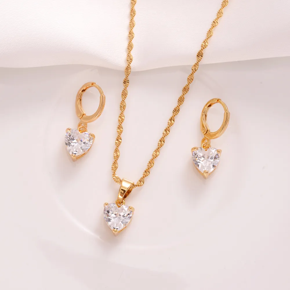 9ct Gold Freshwater Pearl And Diamond Stud Earring And Pendant Set - GS0617  | F.Hinds Jewellers