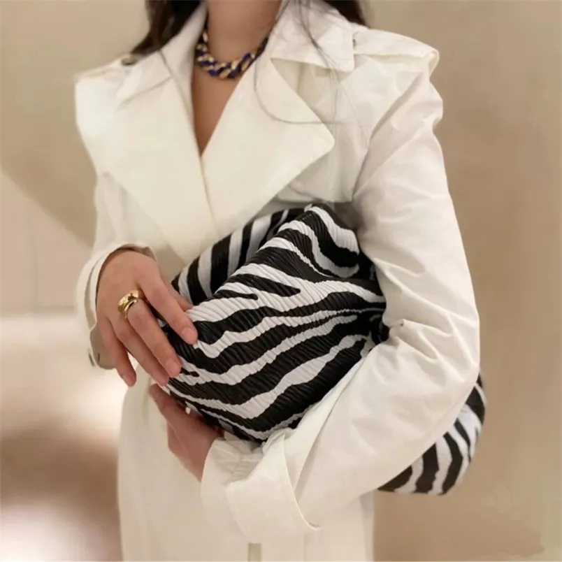 Fashion Day Clutch Dumpling Bag zebra Holographic Cloud Clip Purse Women Pleated uette Pouch Handbag 220212