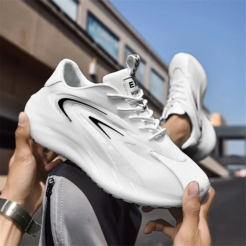 2021 Scarpe da corsa Uomini luminosi con la suola spessa bianco nero estate scarpa casual moda coreana scarpe da ginnastica traspiranti di grandi dimensioni scarpe da corsa # A00016