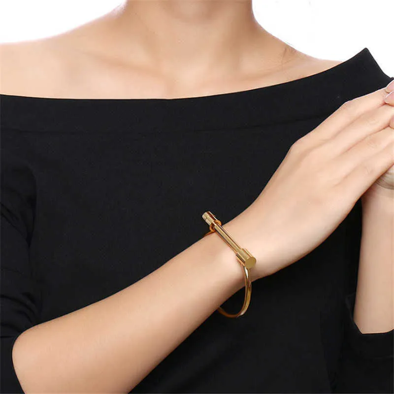 Fashion Brand Jewelry Stainless Steel Women Arm Bangle Love Lady Titanium Matched d Upper Cuff Bracelet Design Screw Bangles Q0717