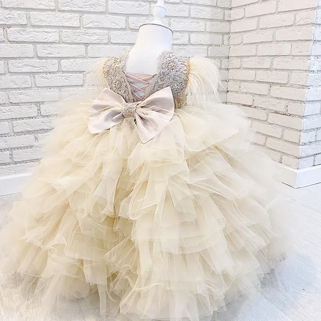 2021 Champagne Lace Beaded Flower Girl Dresses Ball Gown Tiers Tulle Liltle Barn Födelsedag Pageant Wedding Gowns