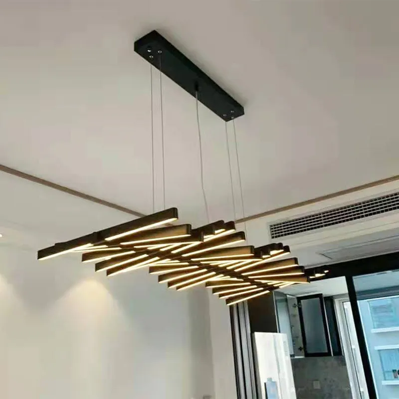 LED階段シャンデリアランプダイニングルームキッチンアイランドテーブル吊りランプノルディックロフトグロス備品のためのモダンなリビングルーム