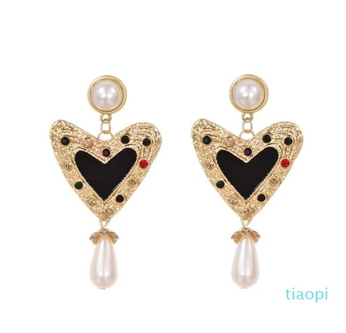 Classic Heart Dangle Earrings Pearl Pendant Personality Earring Vintage Jewelry Women Accessories for Fashion Wears Wedding Gifts Wholesale