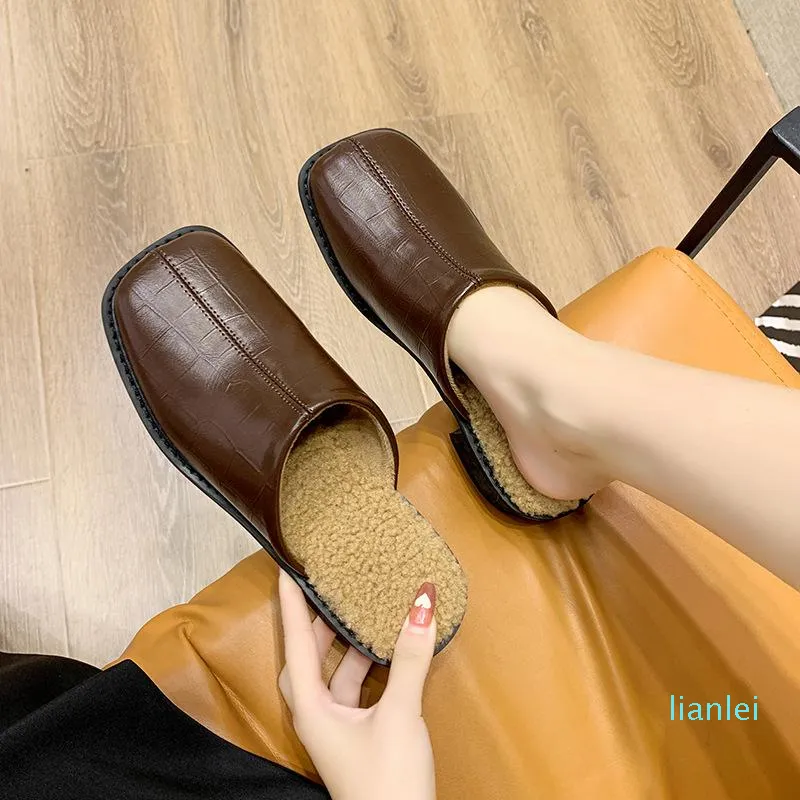 Slippers Shoes Woman's Cover Toe Low Luxury Slides 2021 Designer PU Spring Hoof Heels Rome Rubber Fashion Retro Fabric Basic