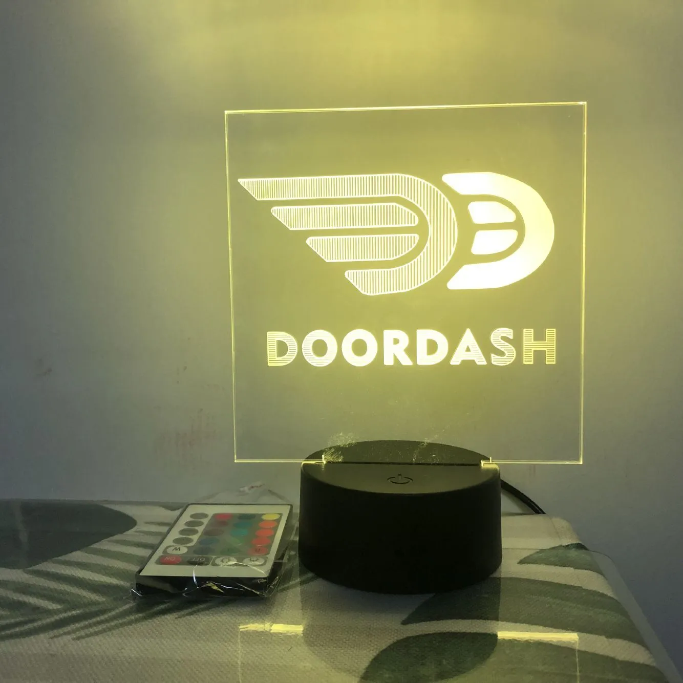 RGB Multicolor Sign DoorDash bildekoration inkluderar 16 färg USB -batterifjärrkontroll