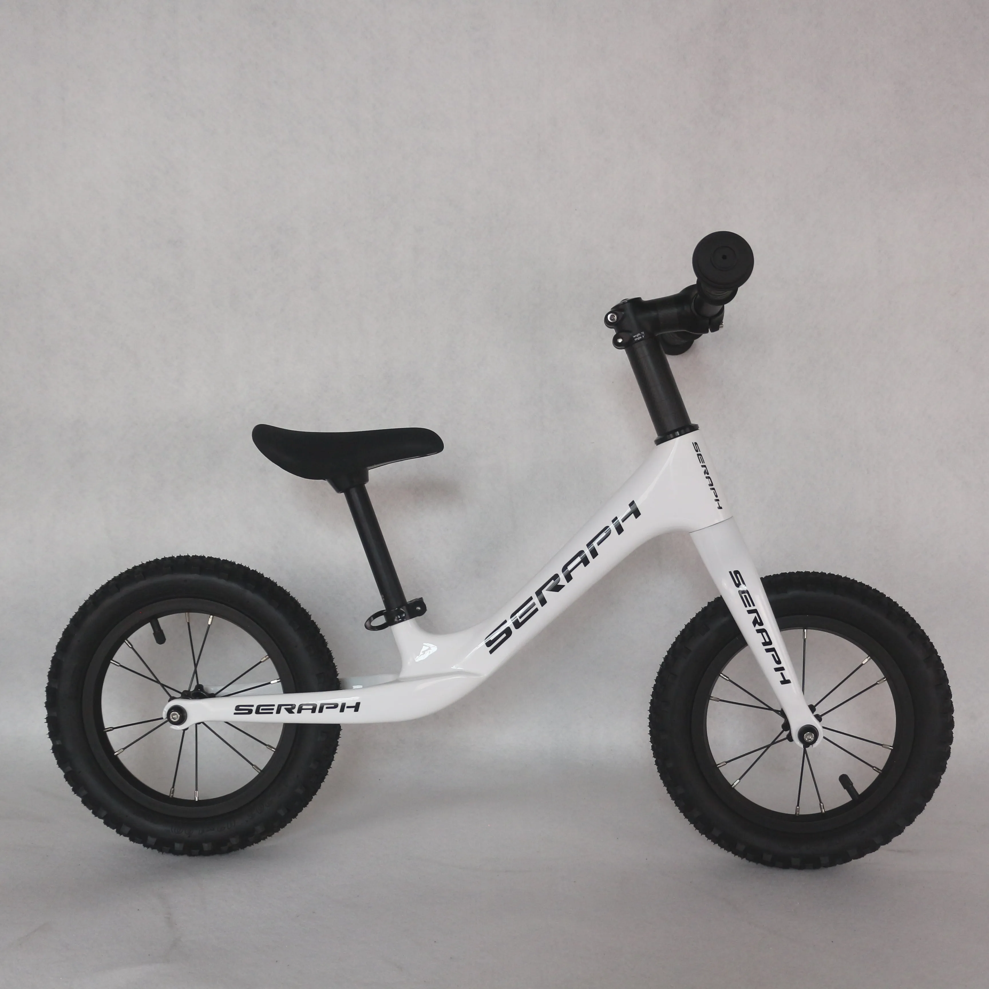 Nouveau vélo d'équilibre carbone enfants balance vélo pour 26 ans enfants vélo complet pour enfants vélo en carbone couleur personnalisée