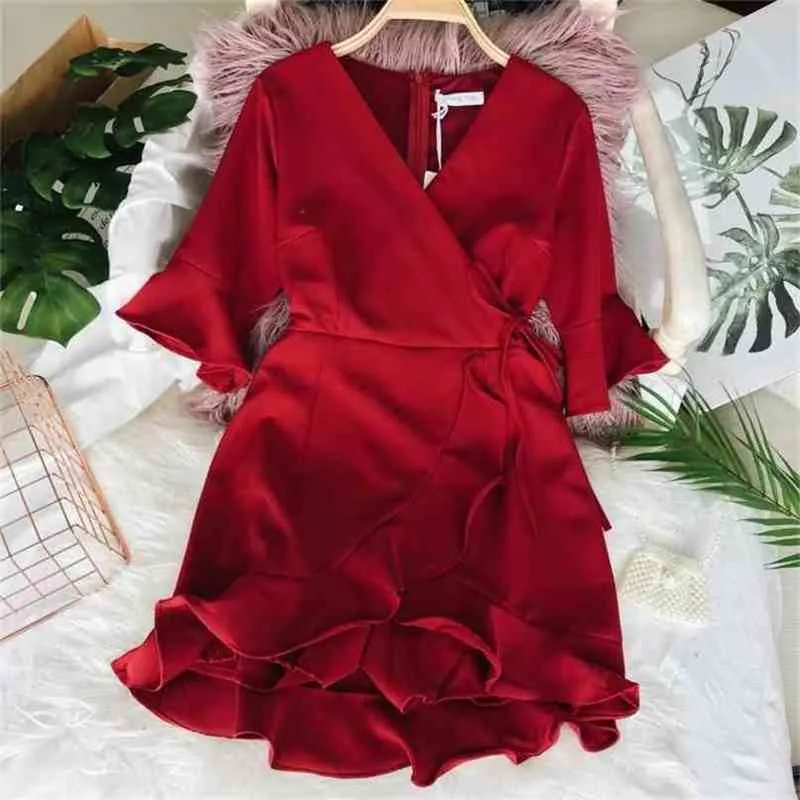 Moda Mulheres Jumpsuits Irregularidade Ruffles Curta Meia Meia Goleteira V-Neck Playsuits Coreano Meninas Romper Summer Bodysuits 210525