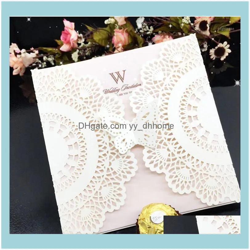 Cartes de voeux Événement Fête Fête Fournitures Maison Jardin50pcs / lot vertical découpé au laser papillon carte d'invitation de mariage décoration nuptiale GI