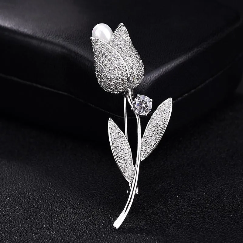 Pins, broscher Vacker tulpan Broschstift med pärla Bröllop Bröllop Bankettklänning Dekorativ Scarf Accessorie för Women's Luxury Smycken