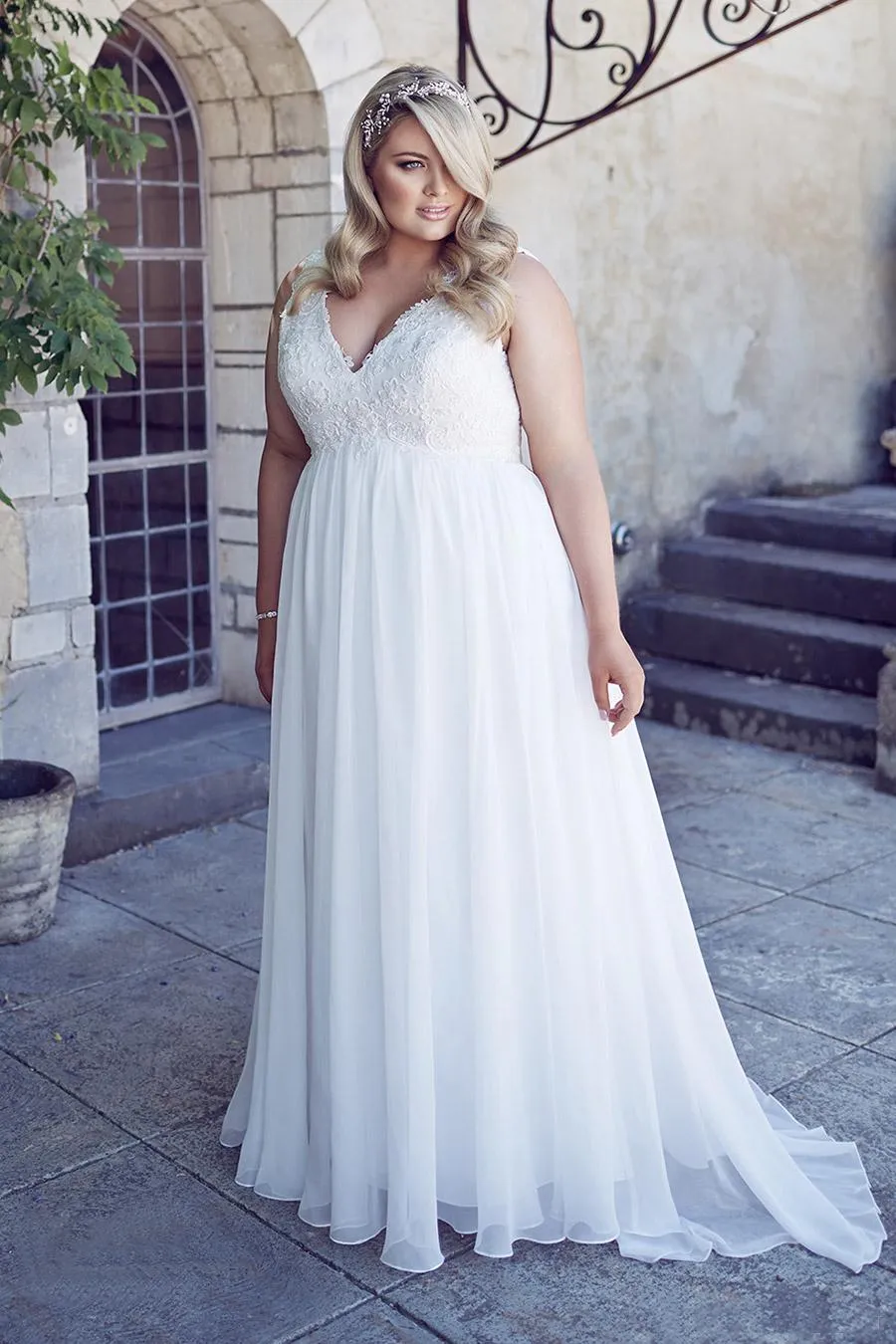 Império Decote Em V Chiffon Renda Plus Size Praia Vestido De Casamento  Espartilho Volta Branco Vestido De Noiva 26w Robe De Soiree Longue De  Verycute, $361,97 | DHgate, image size:900x1350