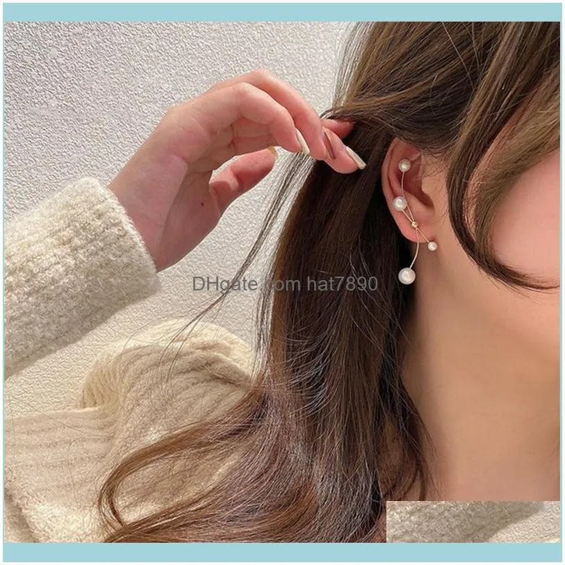 A variety of ways to wear Korean simple French niche design sense pearl Butterfly women`s versatile temperament Earrings