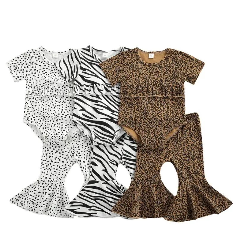 Летняя детская леопардовая одежда набор с короткими рукавами Top + Flare брюки 2 шт. / Комплект бутик-малыша младенцев наряды M3490