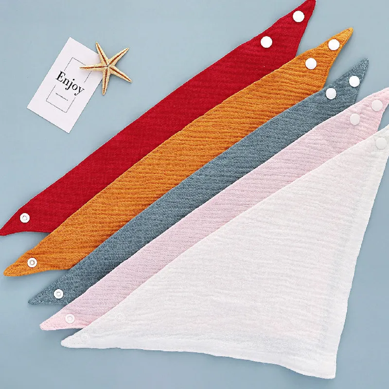 Solid färg Bomull Barnfoder Bibs Mjuk Justerbar Triangle Bib för Spädbarn Toddler Burp Cloths Hög kvalitet