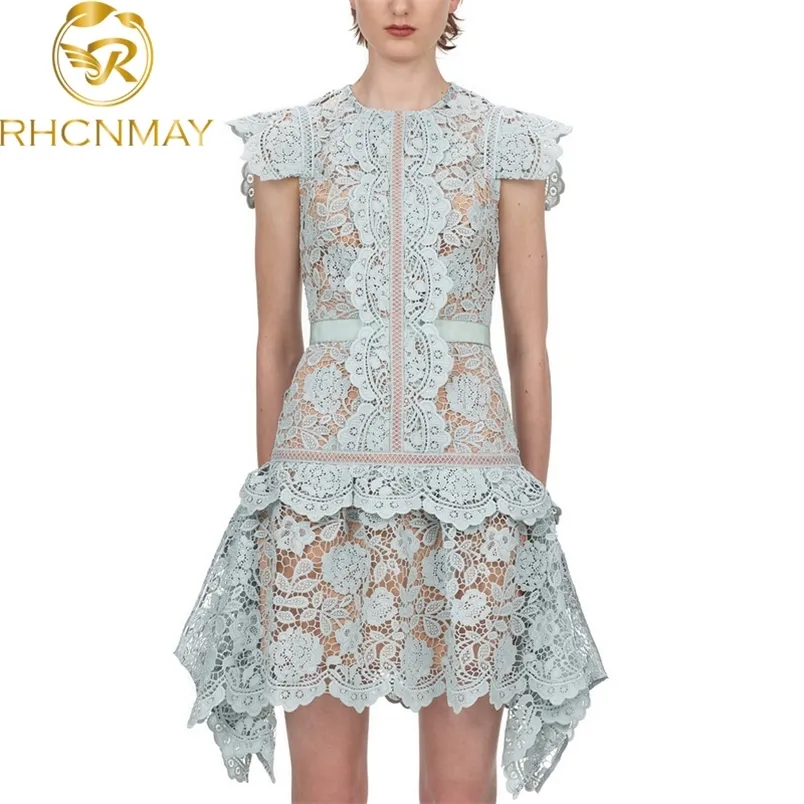 Sommar Elegant Blå Lace Oregelbundna Ruffles Mini Party Dress Kvinnor Runway O-Neck Kortärmad Floral Hollow Out Slim 210506