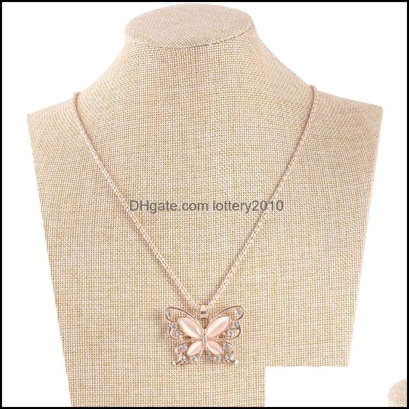 Necklace Butterfly Pendant Temperament Versatile Fashion Retro High-End Luxury Party Banquet Birthday Anniversary Accessories