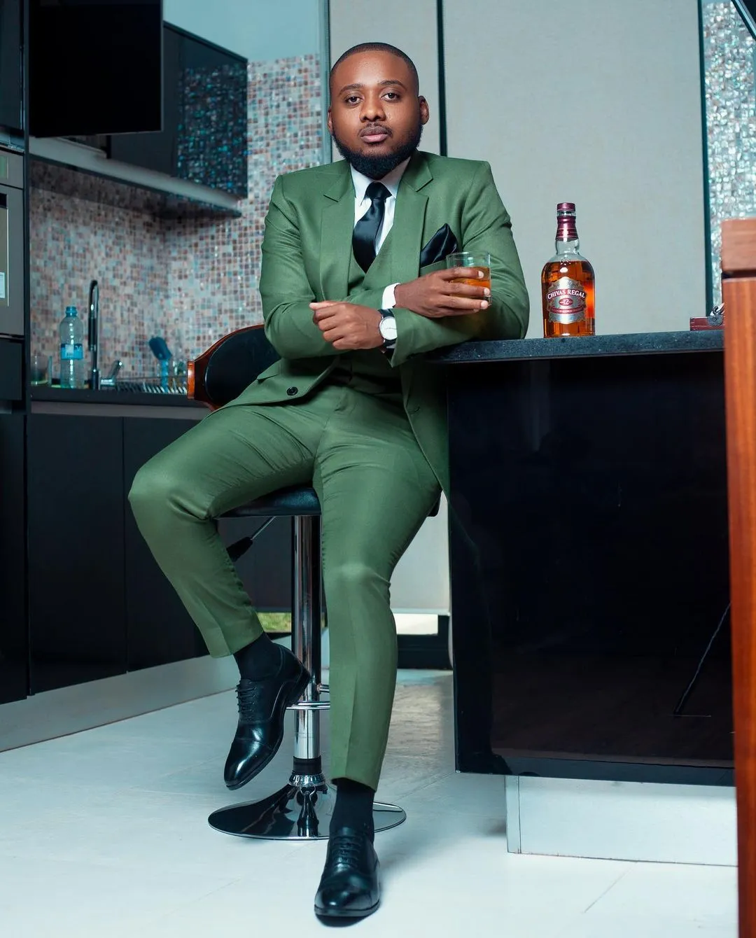 オリーブグリーンメンズスーツ 男性用のノッチ付きラペルタキシード