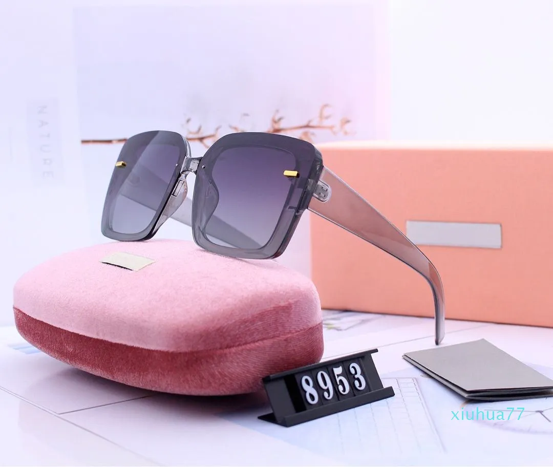 Gafas de sol de mujer gafas de sol gafas de sol gafas de verano UV400 Modelo 8953 5 Color de alta calidad con caja 2021