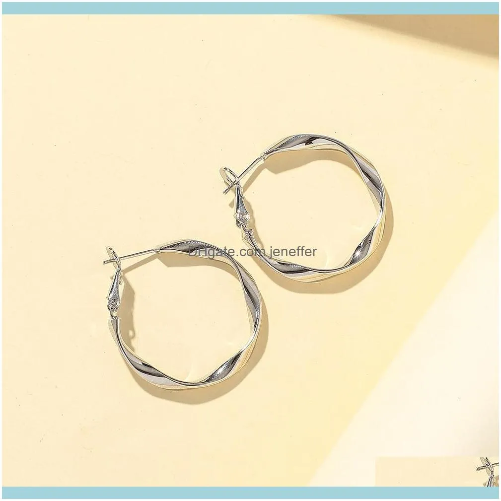 Fashion simple classic twist line cold C-shaped wind niche design Circle Earrings