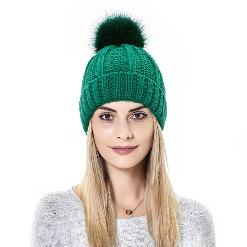 Gosebinhos 2021 Silk cetim alinhado tampas de inverno mulheres quentes de lã malha de lã beanie chapéus Faux Pom Pom Stretch Cachecol para meninas