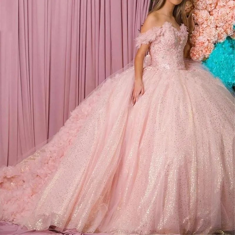 2022 плюс размер Blush розовое мяч платья кулачка Quinceanera платья из бисера с плечом плечевой плечевой сладкий 15 16 платье XV вечеринка носят