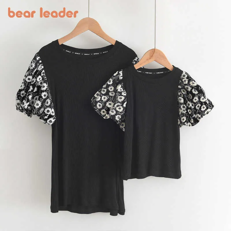 Bear Leader Familj Matchande Outfits Sommarflickor Babyblommor T-shirts Mor och dotter Puff Sleeve Koreansk kläder 210708