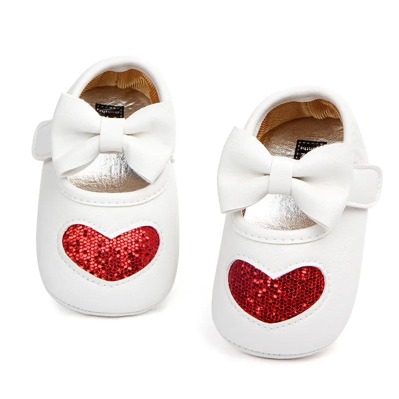 Infant Girls Sneaker PU Boy First Walkers Chaussures en forme de cœur pour nouveau-nés