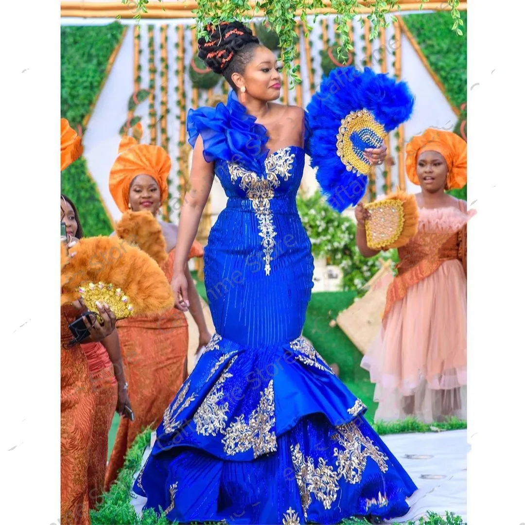 Abiti da sera africani blu royal di lusso Mermaid Plus Size Maniche lunghe Appliques Aso Ebi Prom Party Dress Sparkly Paillettes Appliques Abiti per occasioni speciali 2021