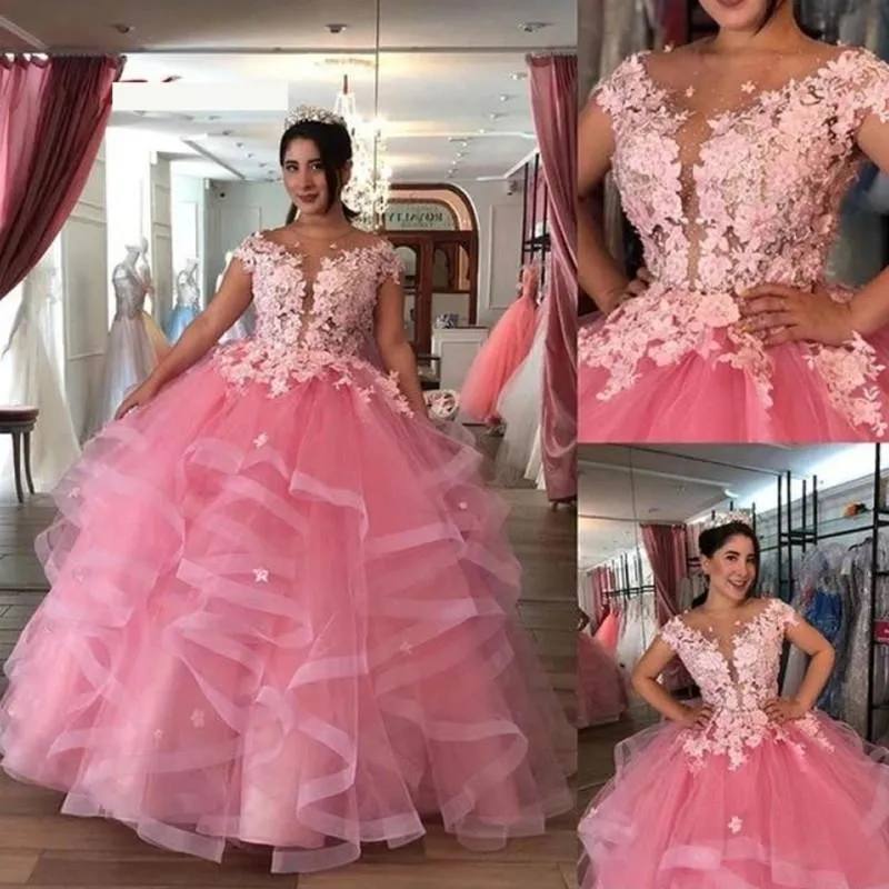 Rosa quinceanera klänningar 2021 ruffles tyll med 3d blommig applikation tiered skräddarsydd pärlor juvel hals söt 16 pageant boll klänning prinsessa formellt slitage 403