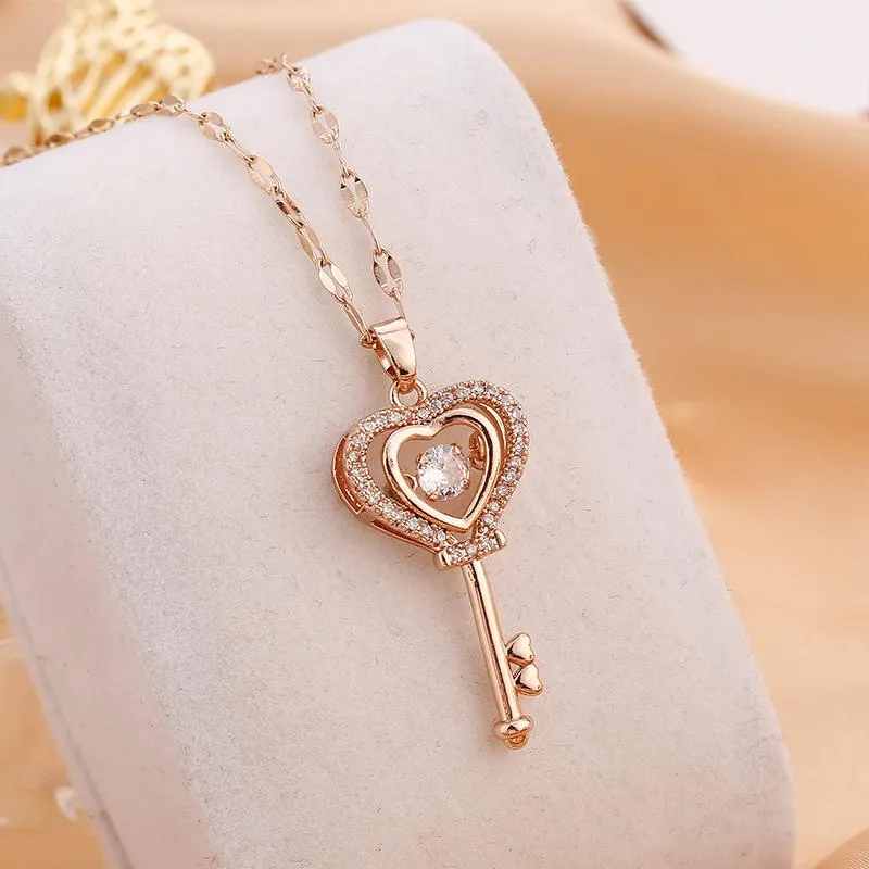 Anhänger Halsketten Herzförmige Schlüssel Hals Kette Edelstahl Schmuck 2021 Koreanische Mode Frauen Initial Großhandel Artikel