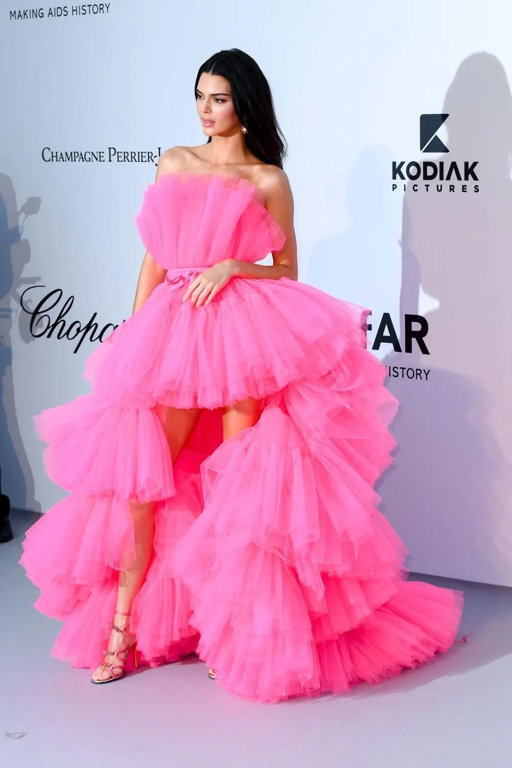 Kendall Jenner Fuchsia Roze Hoge Laag Avondjurken Strapless Tiered Tule Formele Celebrity Feestjurk 2022 Luxe Puffy Long Prom Pageant Jurk voor vrouwen