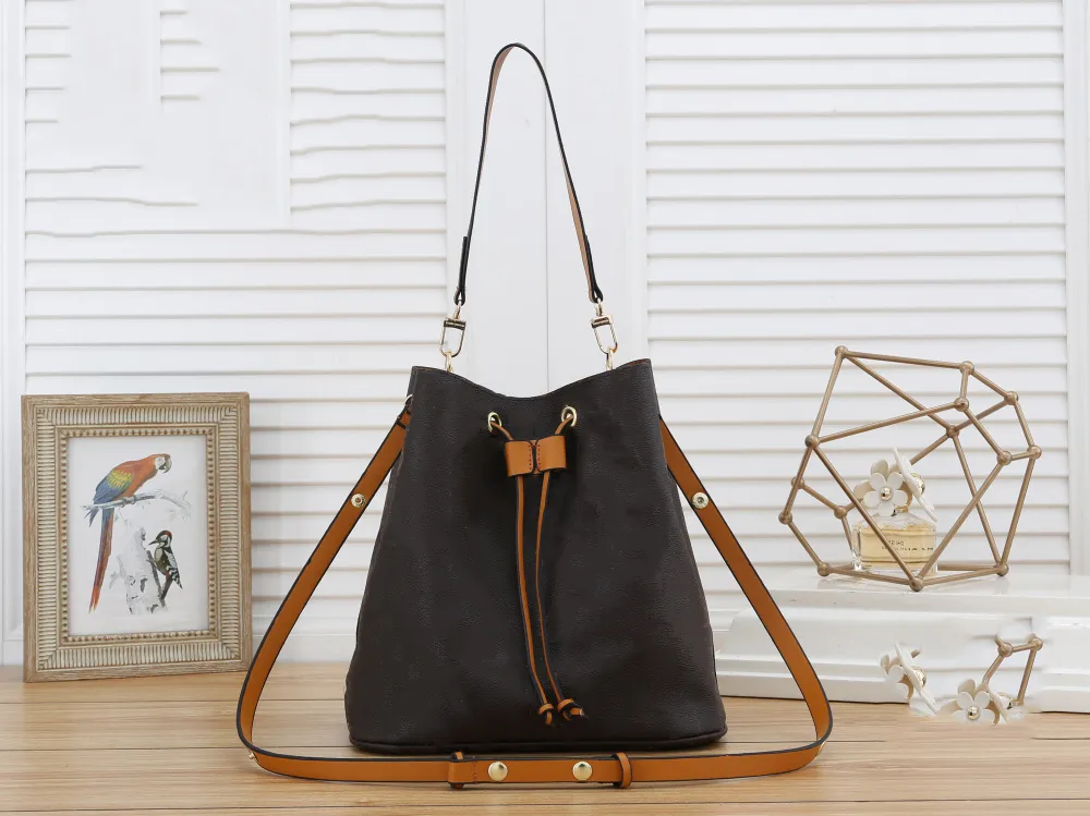 brand Designers Women Designers Luxurys Bucket Bags High Quality Fashion handbag purses shoulder total bags shopping Beach Messenger Bag High capacity 712ap5