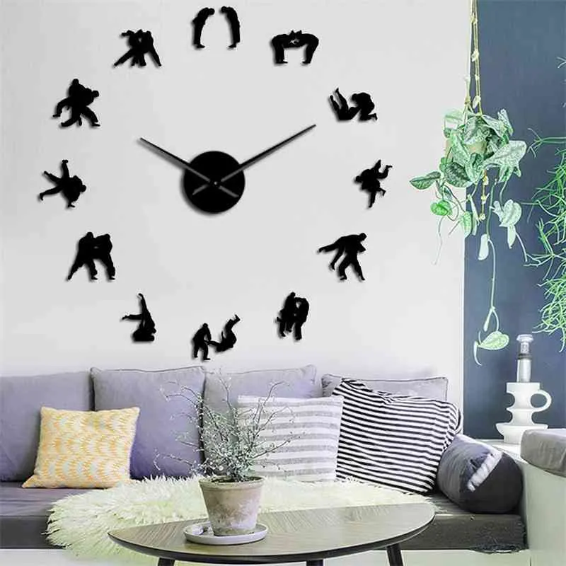 Japanse martial training wall art decor judo speler silhouet diy grote wandklok worstelaar frameloze spiegel effect muur horloge 210401