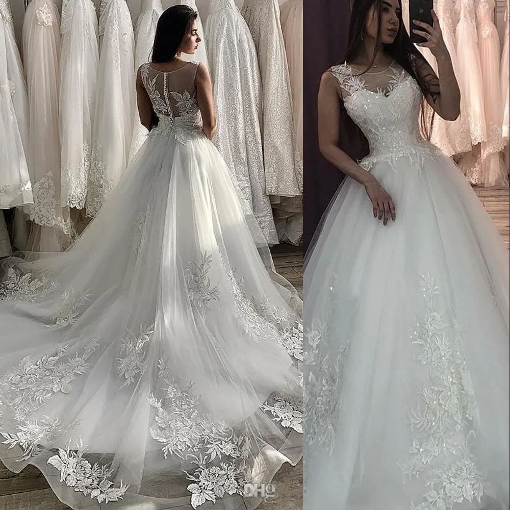 2022 Arabe Simple Plus La Taille Sexy Robe De Bal Robes De Mariée Une Ligne Formelle Robes De Mariée Sans Manches Illusion Cou Boho Dentelle Appliques Perles Tulle Plage Etage Longueur