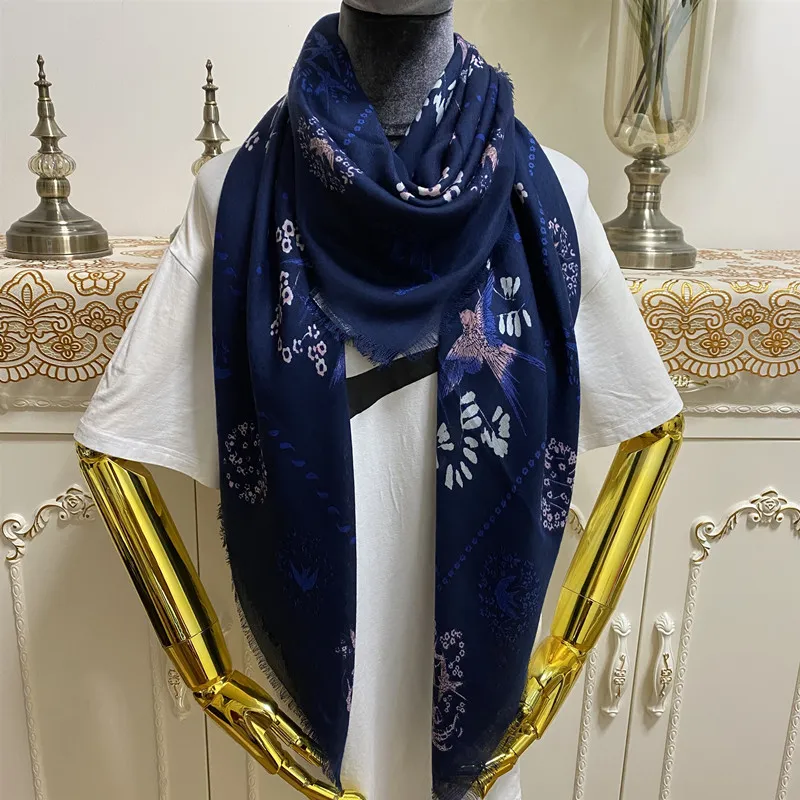 Foulard carré femme châle 35% soie 65% cachemire matière imprimé fleurs motif oiseau taille 130cm - 130cm