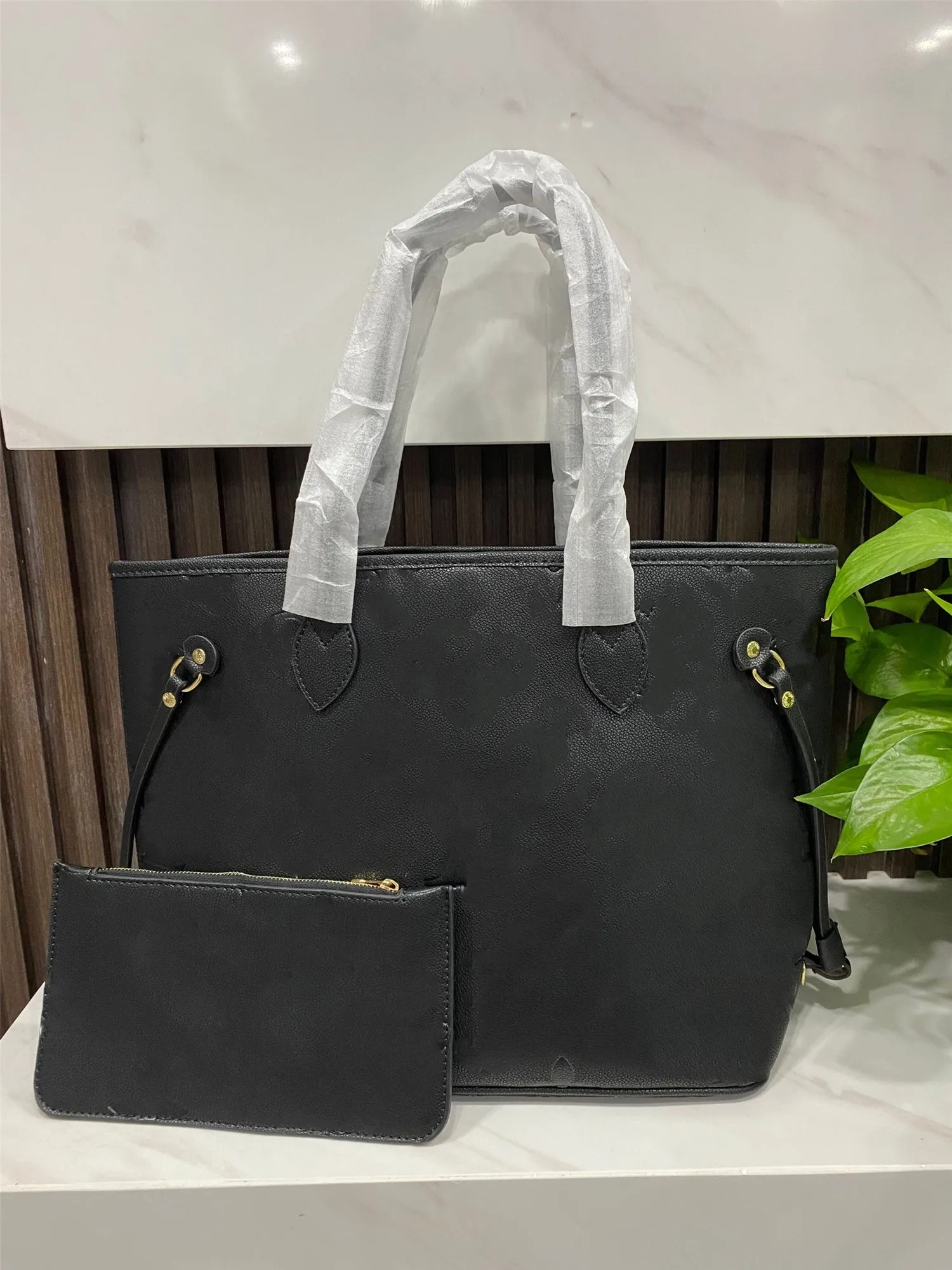 2023 Famoso Luxurys Preto Emboss Couro Mulher Bolsa de Ombro Borlas Totes Mulheres Bolsas Senhora Carta Messenger Bags Carteira