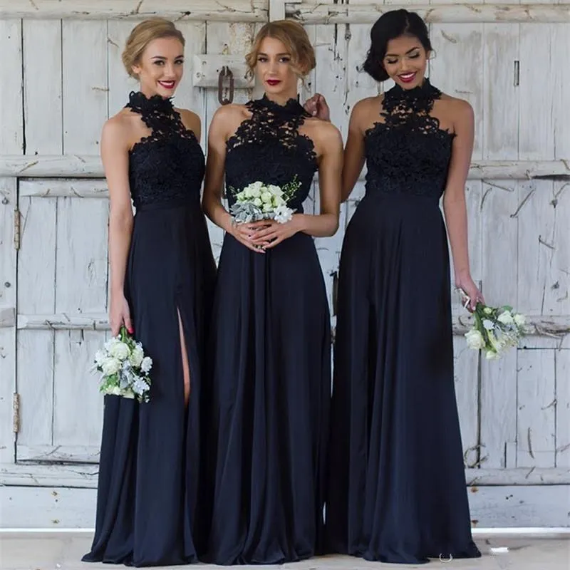 2021 Eleganta Navy Blue Bridesmaid Klänningar för Bröllop Chiffon A-Line Halter Slit Formella Klänningar Party Lace Modest Maid of Honor Dress