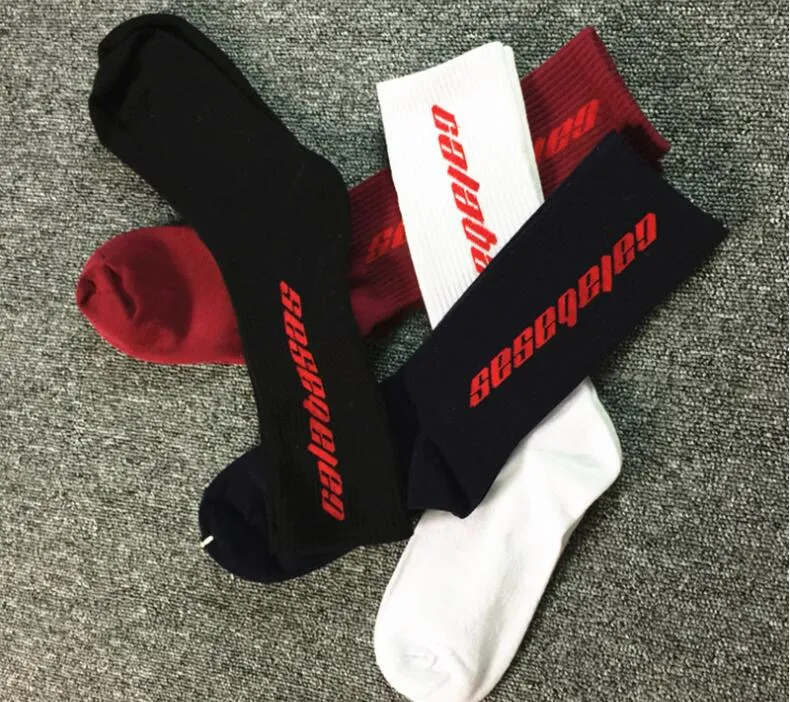 Temporada 4 Calabasas Socks Skate 3 Pares / Lot Fashion Crew Masculino Tide Street Europe Hip Hop