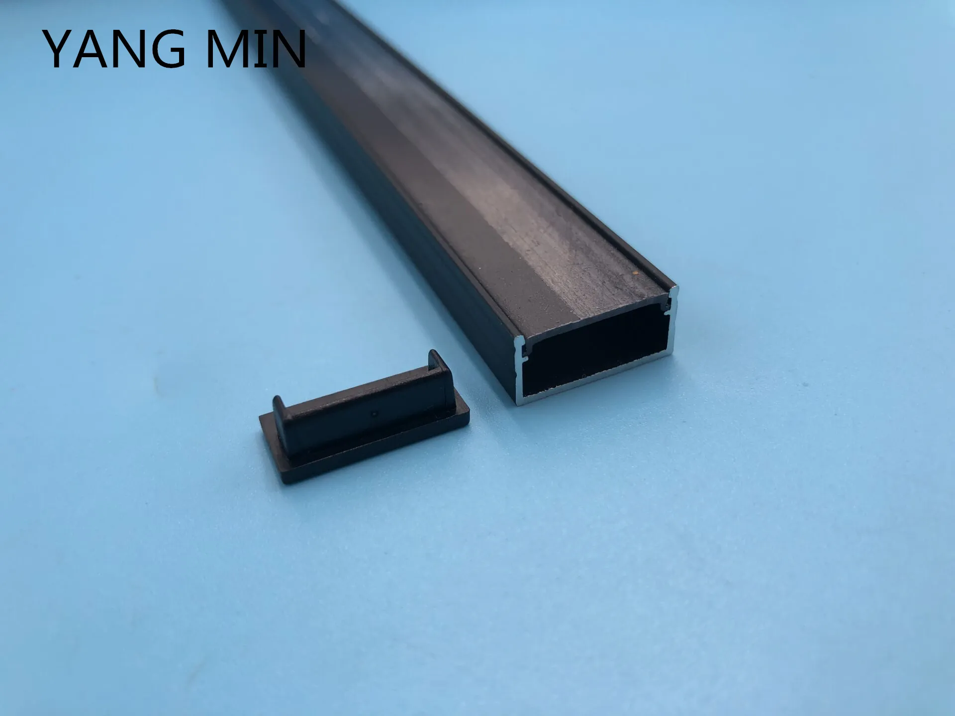 Canal d'extrusion de profil plat en aluminium linéaire Luminair Led Strip Light avec couvercle et embouts