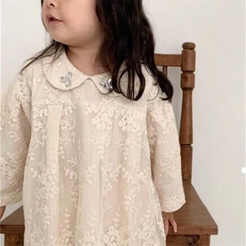 Girl Lace Dress Peter Pan Collar Manga Longa Loose Bege Princesa Crianças Roupas E9039 210610