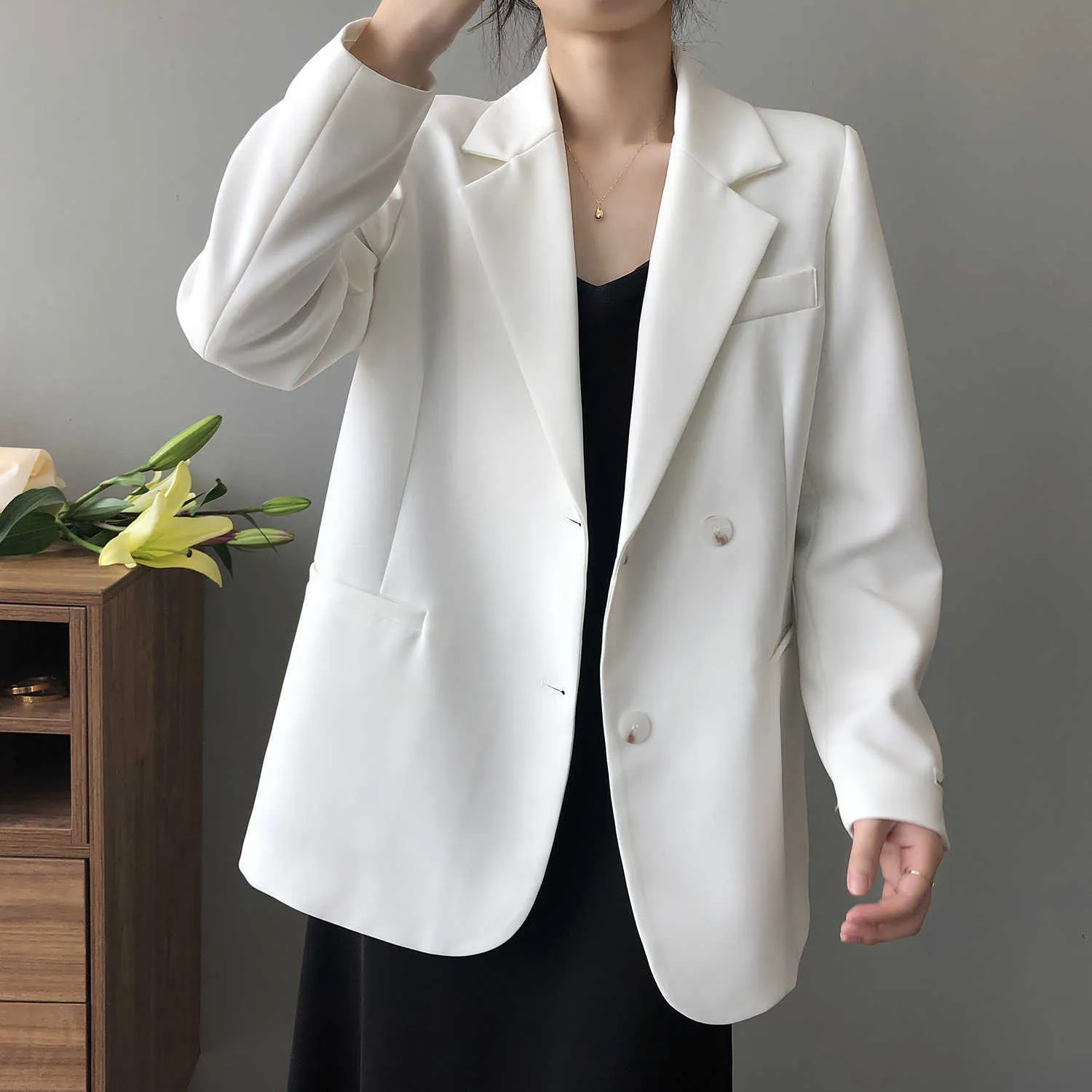 Yeeloca Temperament White Blazer mujer primavera 2021 nuevo traje de dos botones con muescas abrigo estilo británico suelta manga larga Top X0721