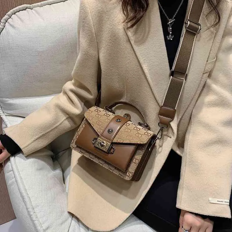 Season clearance High quality and winter small square women's new fashion messenger commuter single shoulder bag Handbags