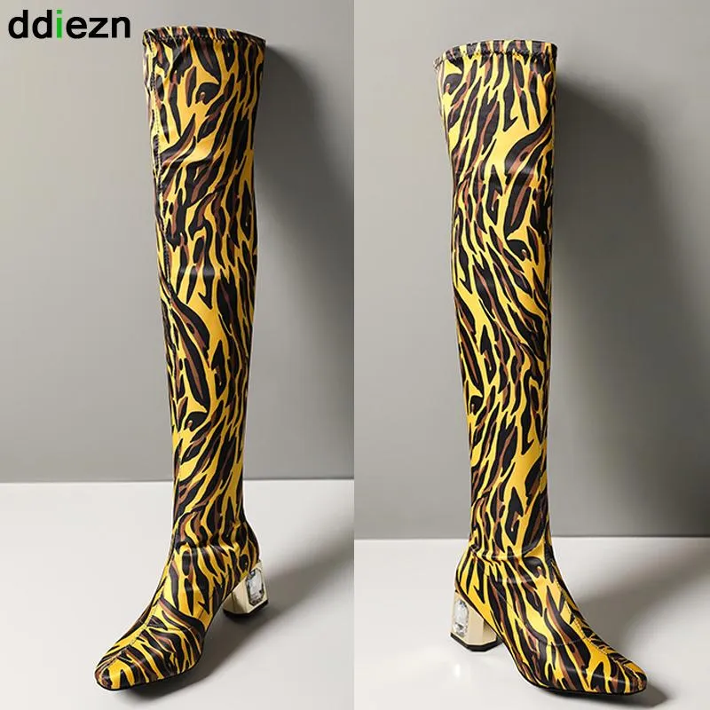 Stretch Boots Storlek Kvinnor stora över knä 2024 Spring Square Toe Diamond Eeled Shoes For Female High Modern 76024 72995 85708