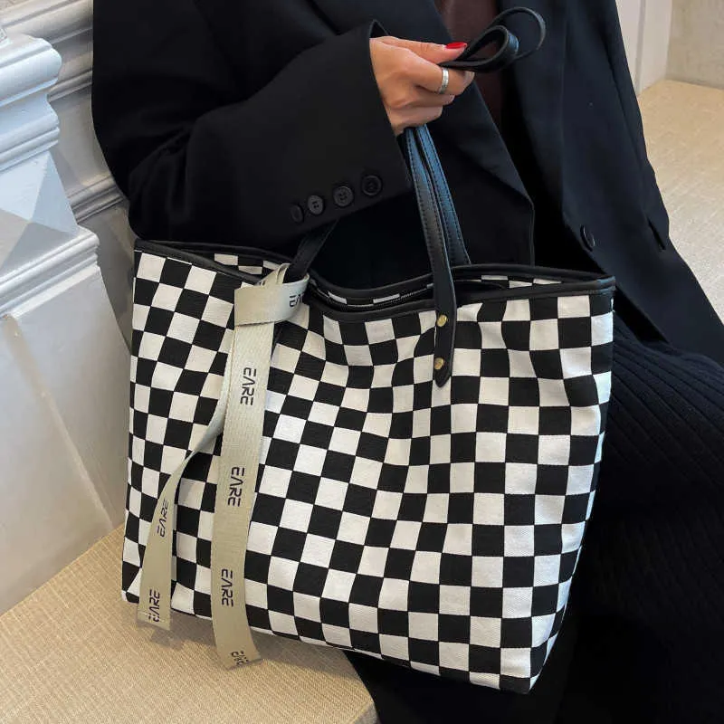Большие холстные сумки на плечо для женщин Большой размер Повседневная Tote Черно-белые Срезы Сумки Дамы Все Матч Дизайн покупателя