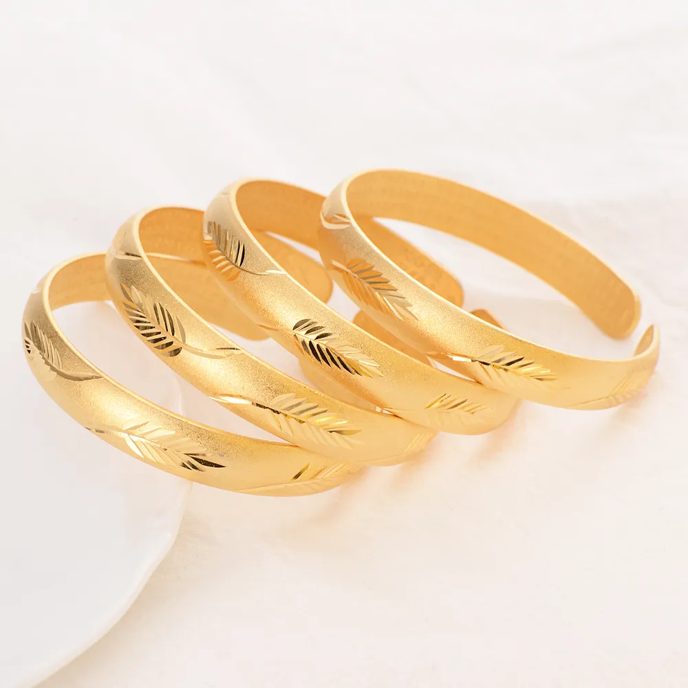 18 k Fine Gold Bangle GF Armband Africa Arab Arab Fashion Leaf Skulptur Abrasive Blästring Smycken Plume Produkter 1-4 st Välj