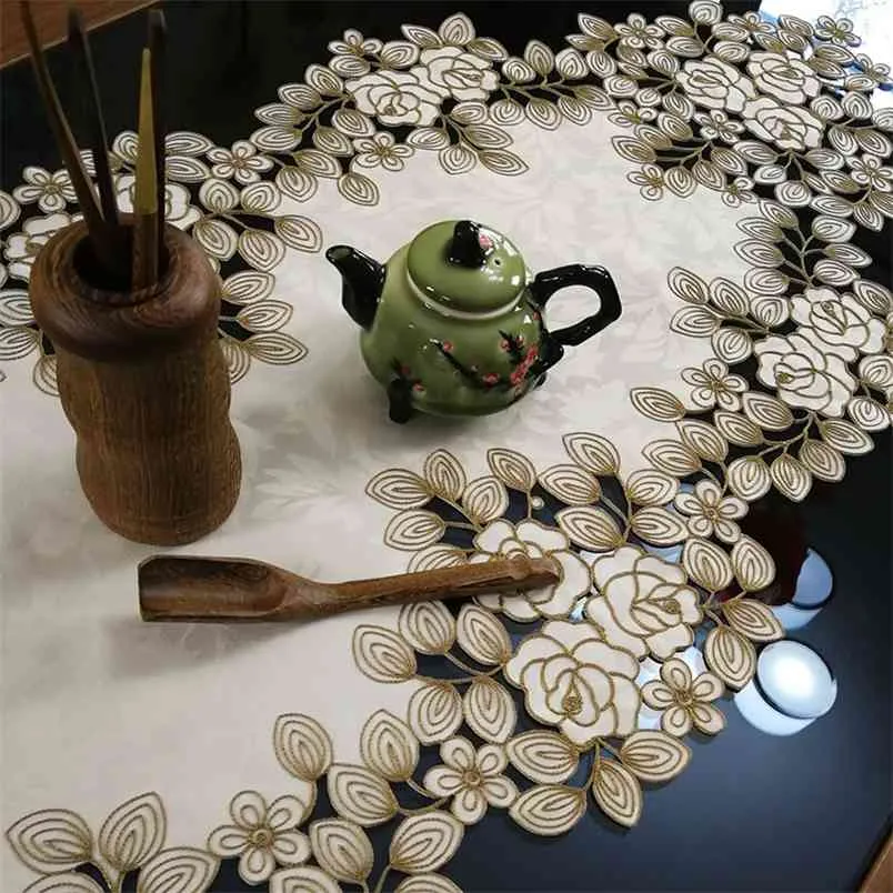 Biegacze stołowe i ściereczki nowoczesne luksus do dekoracji wnętrz kwiatowy haft jadalnia kawa herbata Coaster 210708