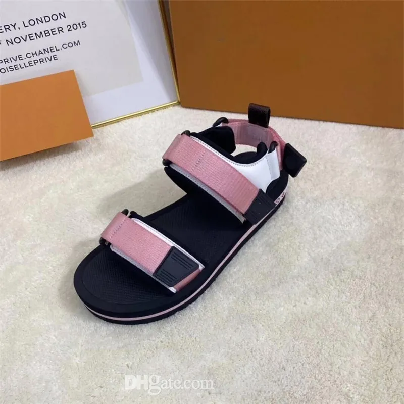 Pantofole da donna da uomo di alta qualità Sandali firmati Scarpe di lusso Estate Spiaggia Pantofola fresca da esterno Moda Ampia signora Scivolo per uso domestico Infradito piatto con scatola