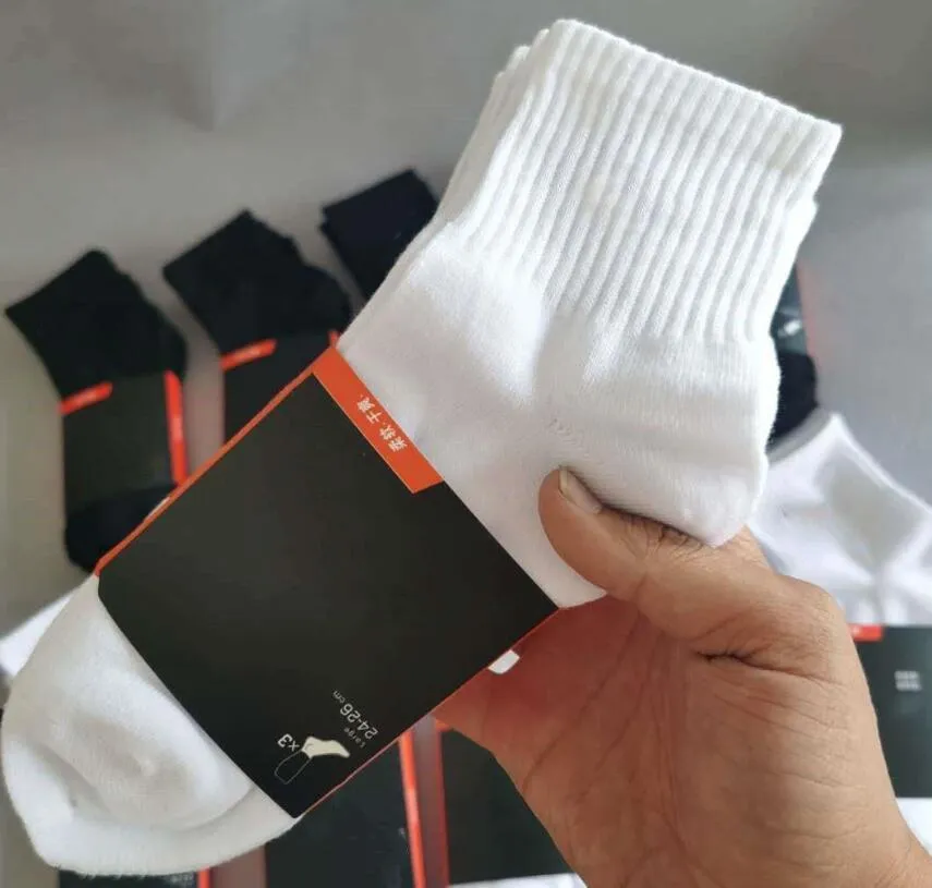 Venta al por mayor para hombre Calcetines de venta Todo-fósforo Clásico negro blanco Mujeres Hombres Calidad superior Mezcla de algodón transpirable Fútbol baloncesto Deportes Tobillo sockkj84